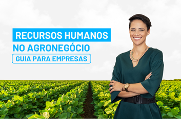 RH no Agro, mulher com braços cruzados no campo